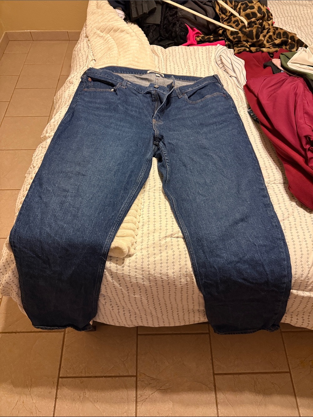 Abercrombie & Fitch 90’s Relaxed Dark Blue Straight Jeans- mid rise